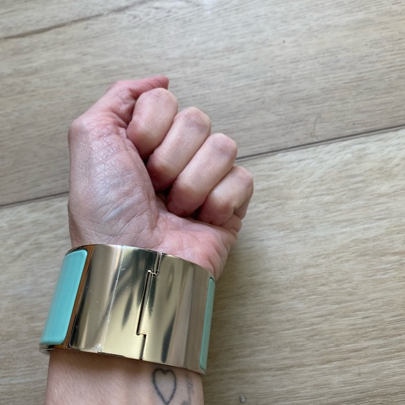 Extra Wide Vintage HERMES clic clac PM cuff. Drop dead gorgeous - Picture 4 of 7